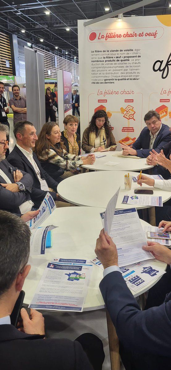 Image for the Tweet beginning: 📷 Rencontre avec la commission